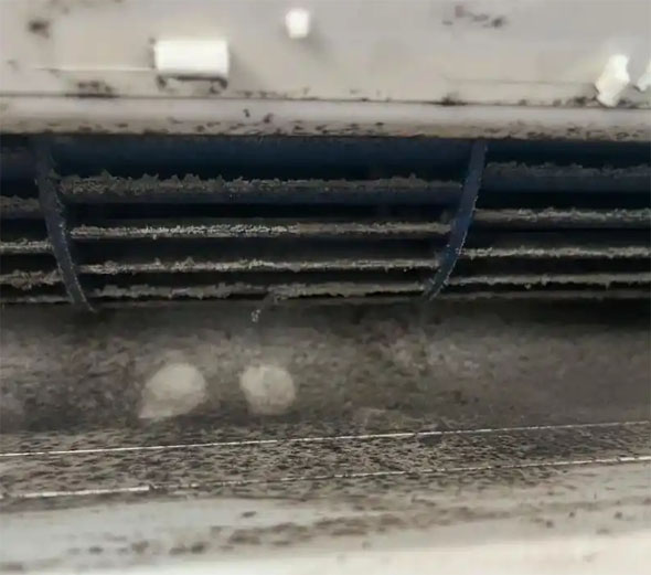 城步空调吹的风有股烧焦味是怎么回事